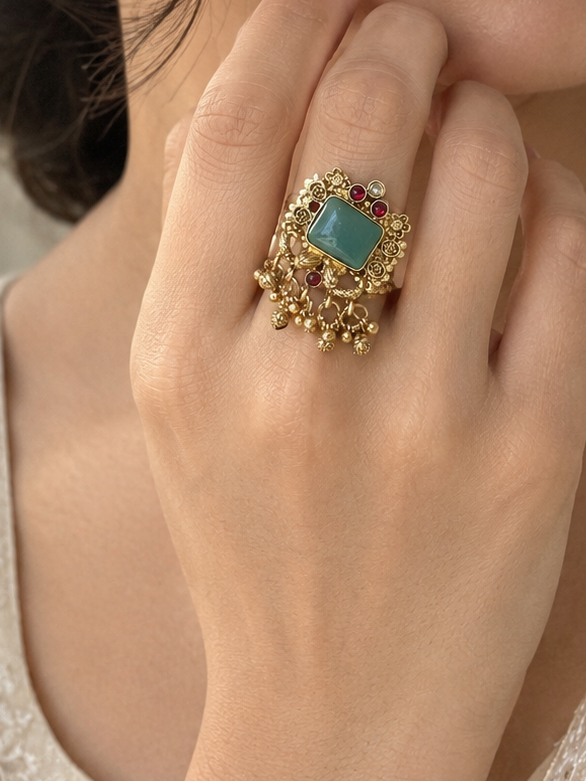 Noor Antique Charm Ring