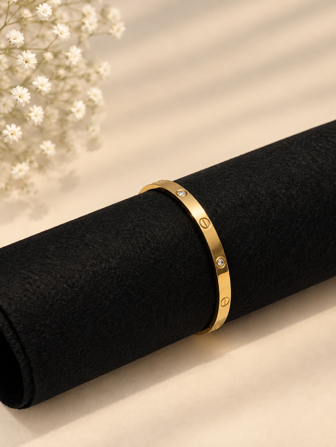 Elegant Gold Screw-Design Crystal Bracelet ✨